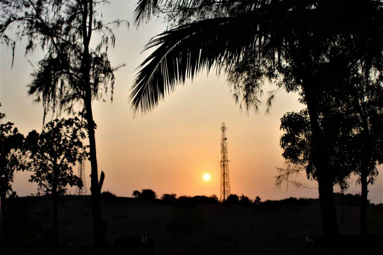 Kaza A Le Pearl Resort Anjuna Bagian luar foto